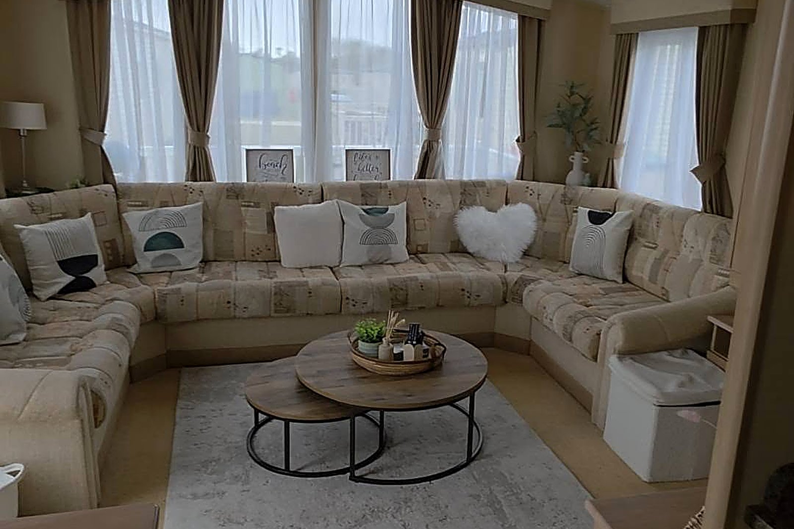Corner sofa lounge with bay window